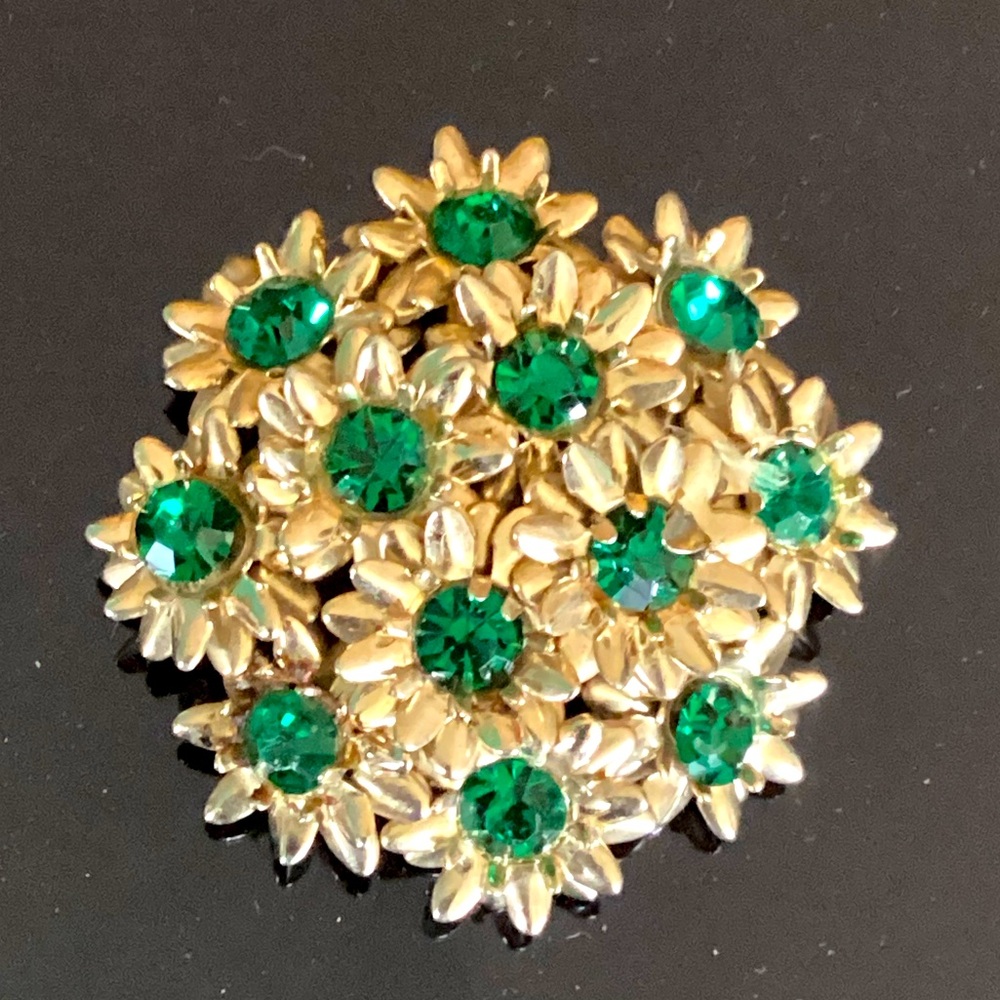 Vintage EMERALD RHINESTONE AUSTRIA  Brooch Gold Tone  ELEGANT